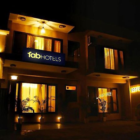 Fabhotel Cotts Villa Vasant Kunj New Delhi Bagian luar foto